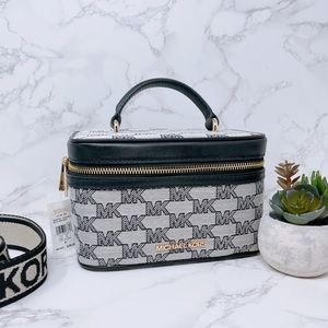 Michael Kors Trunk crossbody